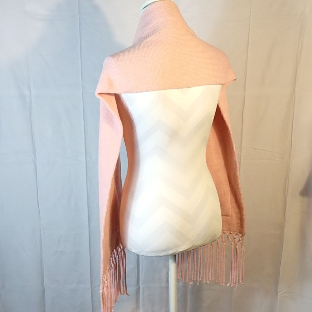 Fringed Pink Scarf With Pockets - Picture 3 of 5